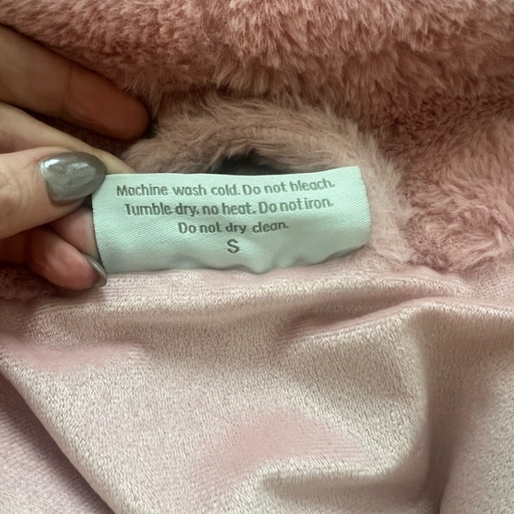 Minky Couture blush robe - Picture 10 of 10